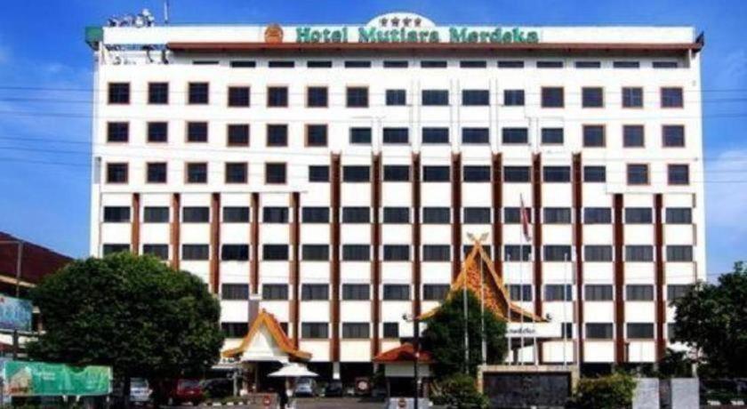 Mutiara Merdeka Hotel 4*